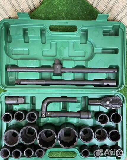 Гайковерт мощный с набором грузовых головок