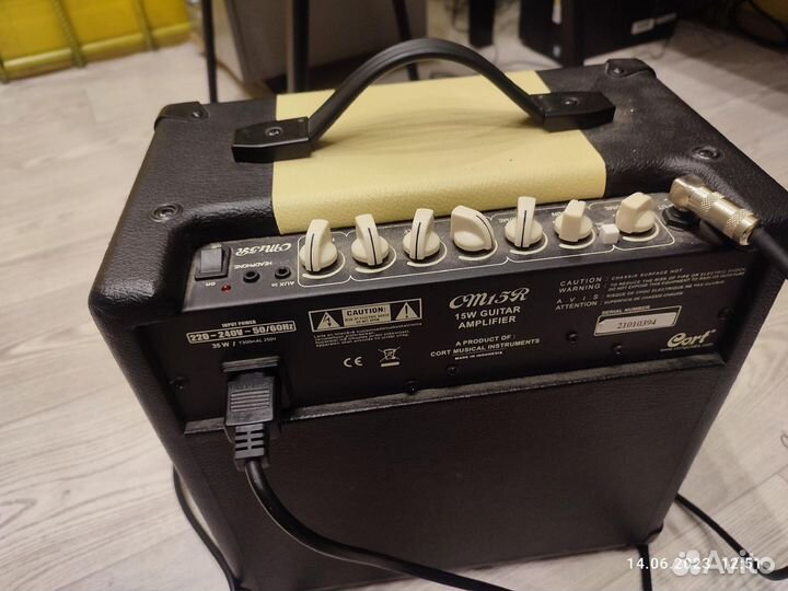 Гитарный комбоусилитель Cort CM15R