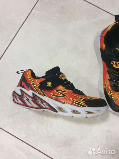 Светящиеся кроссовки 33,5