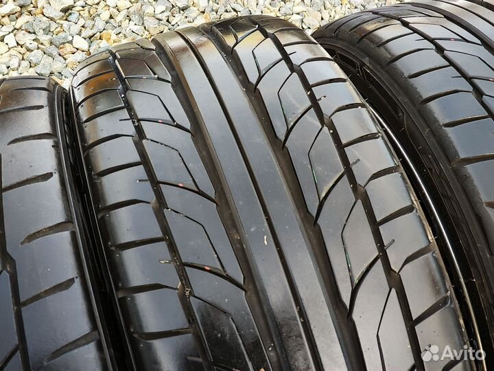 Nitto NT555 G2 235/35 R19