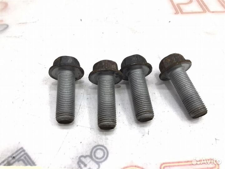 Болт крепления передней ступицы Nissan Teana (J32