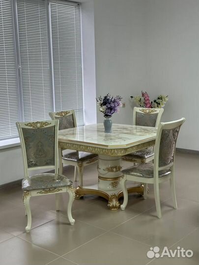 Кухонный стол и стулья