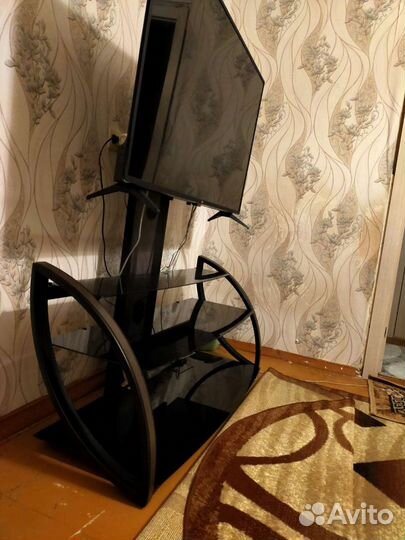 Стеклянная тумба под тв