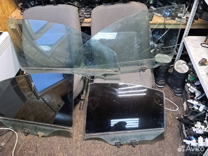 Стекло боковые Nissan primera p12