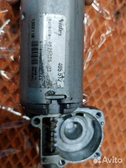 Моторчик регулировки сиденья правый Audi Q3 8U