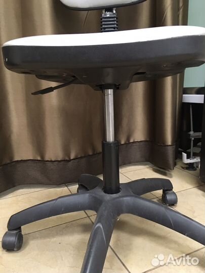 Компьютерное кресло бус изьяном