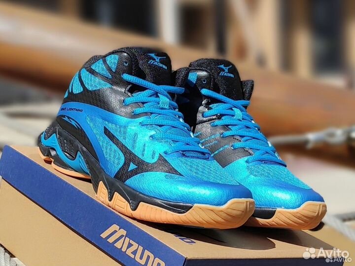 Кроссовки Mizuno Wave Lightning