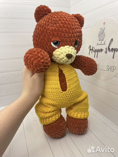 Мишка в комбинезоне