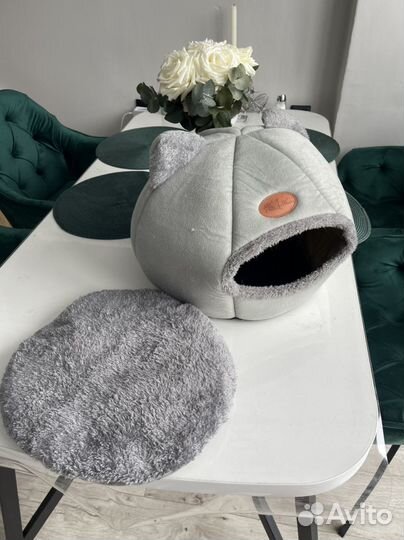 Домик для кошечки либо маленькой собачки