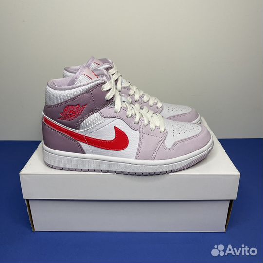 Nike Air Jordan 1 Mid Valentines Day (6.5usW)