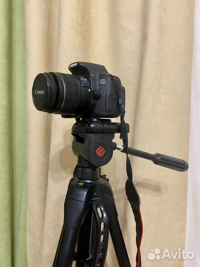 Фотоаппарат Canon EOS 650D с объективом + штатив