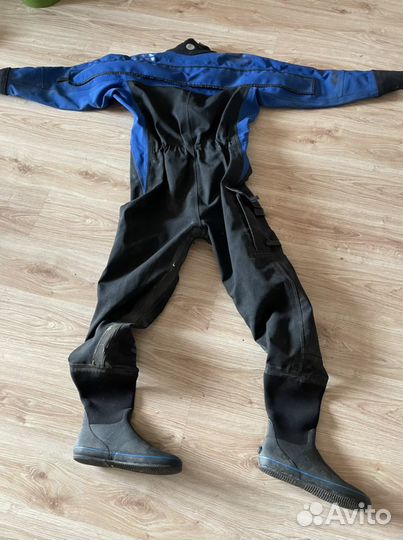 Сухой гидрокостюм