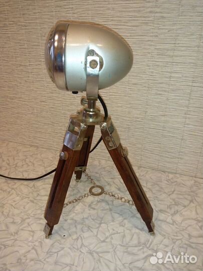 Лампа- тренога, 
