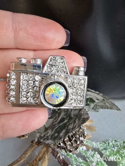 Брошь фотоаппарат