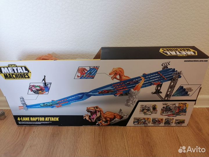 Трек zuru metal machines Четырехполосное безумие