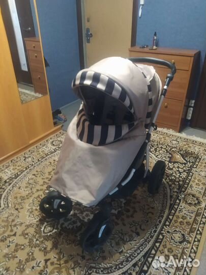 Прогулочная коляска