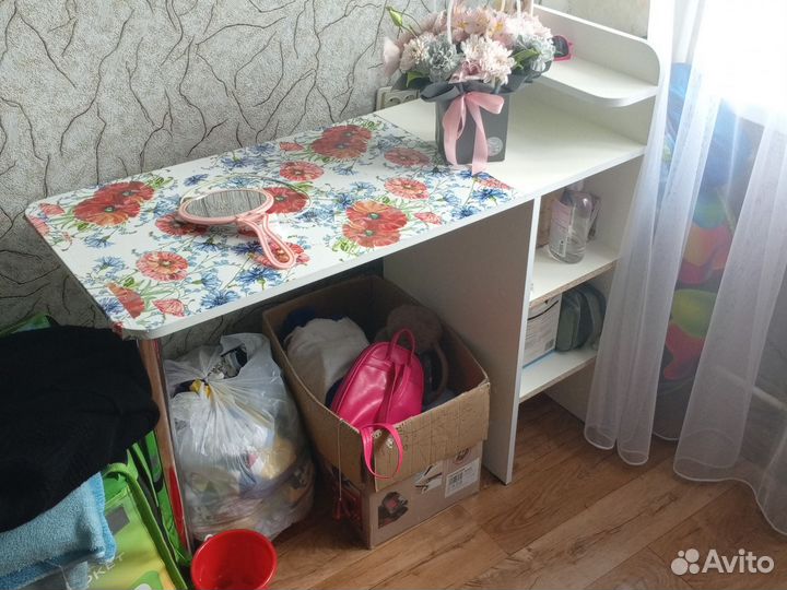 Маникюрный стол складной