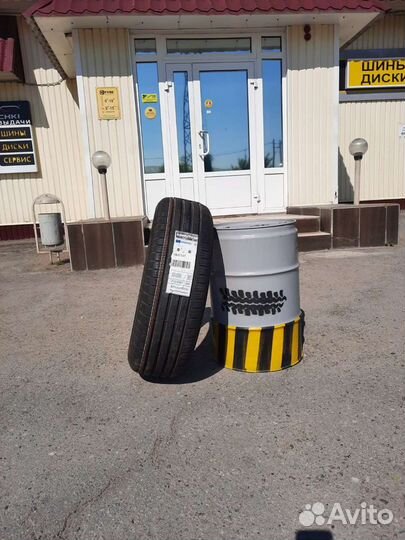 Goodyear EfficientGrip Performance 215/65 R17 99V