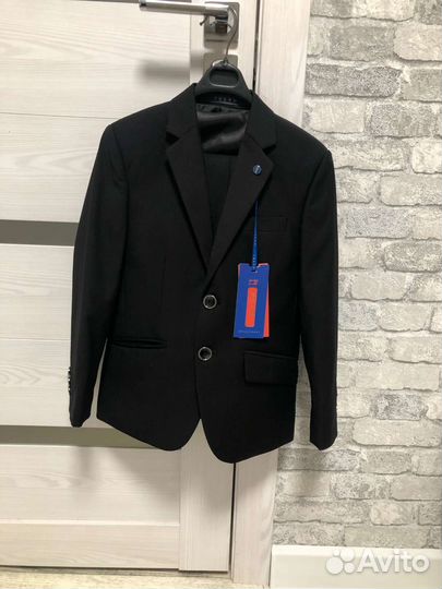 Новый костюм- тройка для мальчика