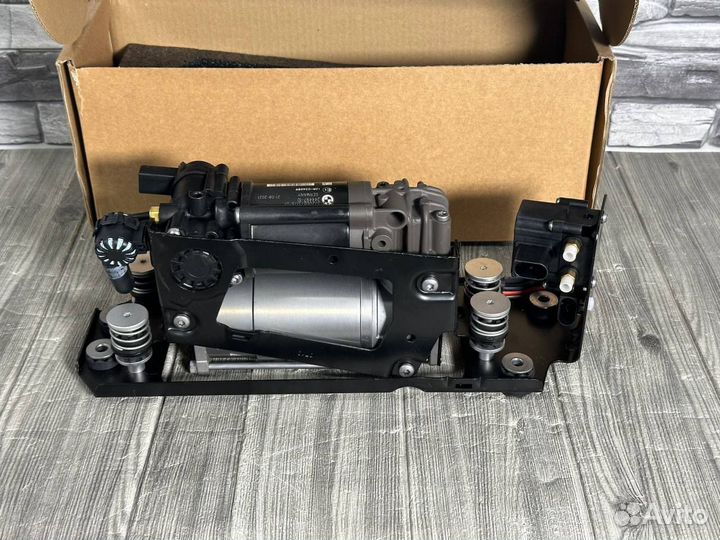 Компрессор пневмоподвески BMW 37206789450