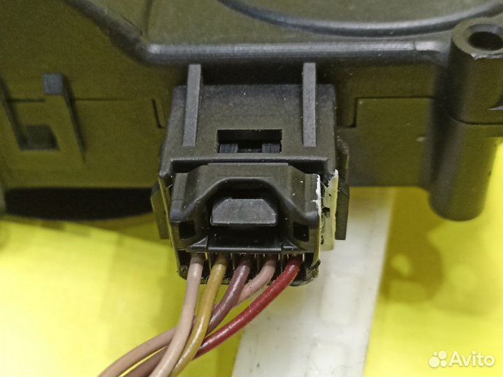 Сервопривод заслонки печки Toyota Avensis AZT250