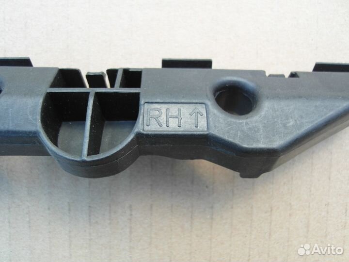 Кронштейн заднего бампера правый Infiniti Q50