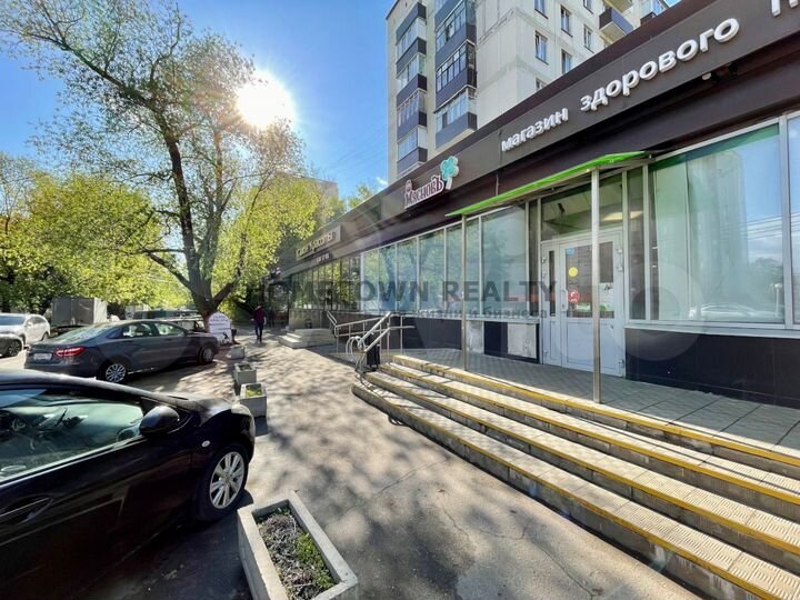 Торговое помещение на 1 этаже при входе - 15.8 м²