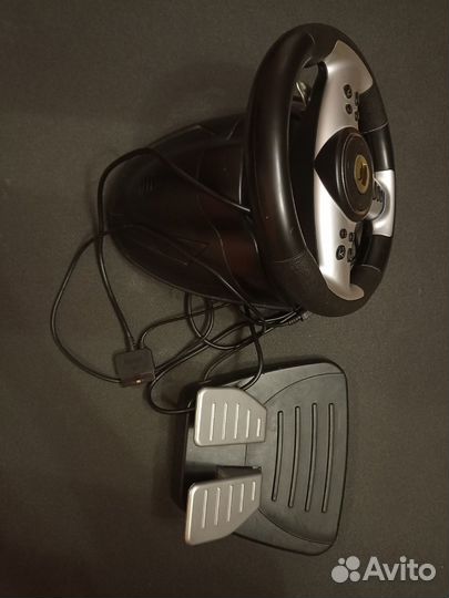 Игровой руль с педалями