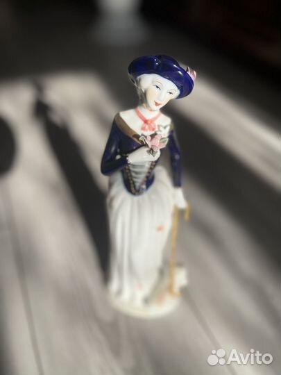 Статуэтка фарфор
