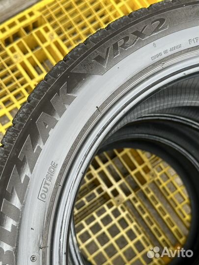 Bridgestone Blizzak VRX2 245/45 R17 99Q