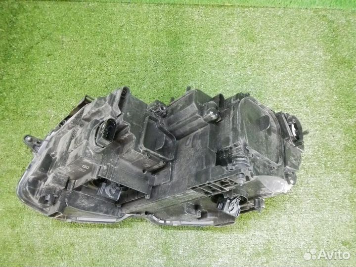 Фара правая Volkswagen Tiguan