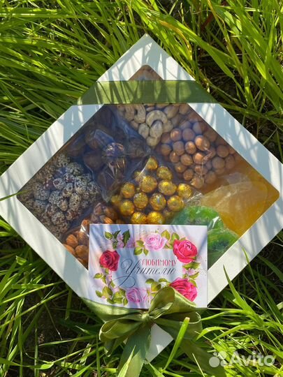 Подарочный набор с орехами и сухофруктами