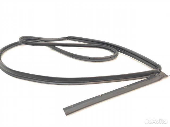 Уплотнитель двери задний левый Nissan Qashqai J11