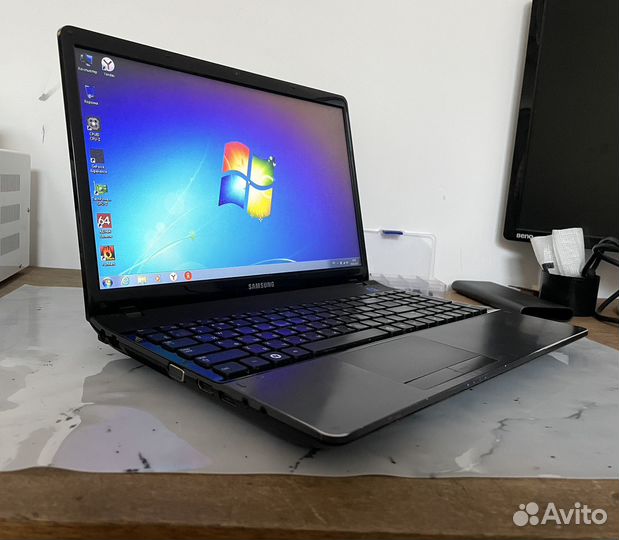 Ноутбук Samsung NP300E5C Pentium/GT620M/6GB/HDD