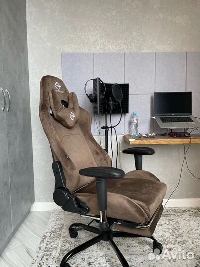 Офисное кресло (геймерское). Кресло для директора