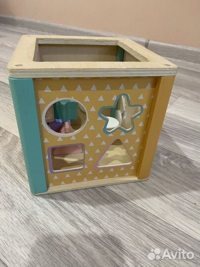 Деревянный развивающий бизиборд бизикуб