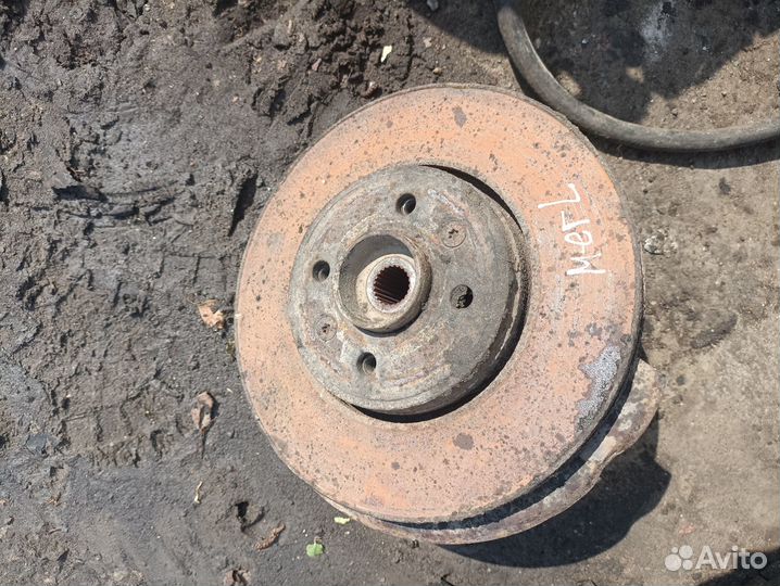 Левый поворотный кулак Renault Megane 2