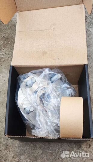 Ступица передняя в сборе Сайбер, Sebring, Stratus