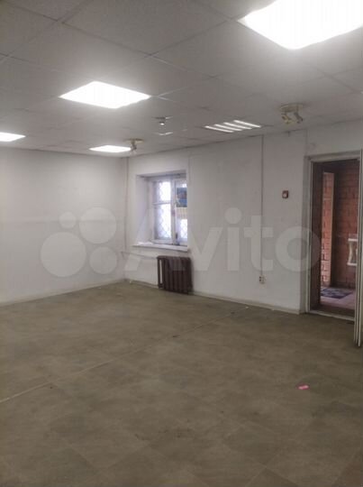 Торговое помещение 40 м², красная линия