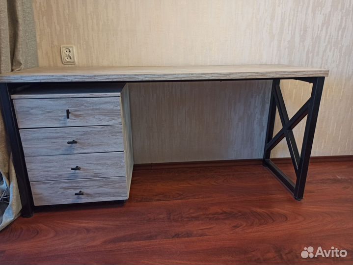 Письменный стол лофт