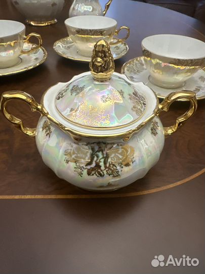 Фарфоровый чайный сервиз 