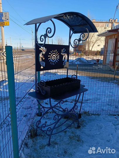 Мангал с крышей