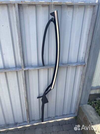 Уплотнитель стекла передний правый opel astra j