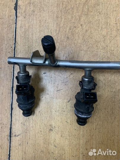 Топливная рампа передняя правая Opel Astra H Z18XE