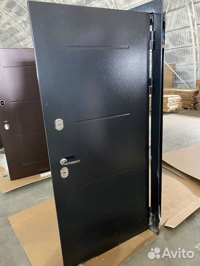Входная металлическая дверь 