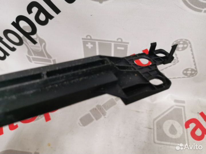 Кронштейн радиатора Ford Focus 3 хетчбек 1.6 2011