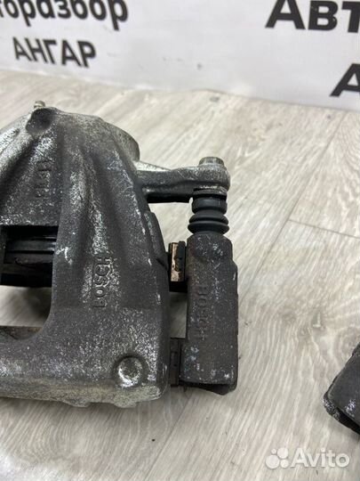 Суппорта и диски передняя Toyota Avensis T25