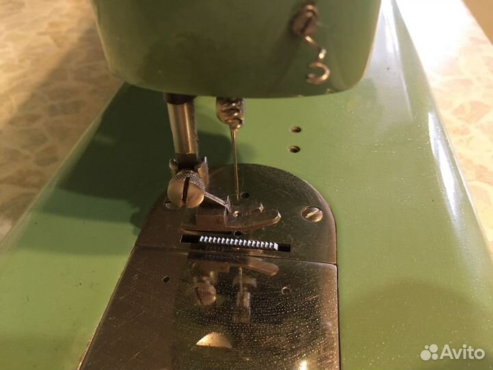 Швейная машина механическая ручная