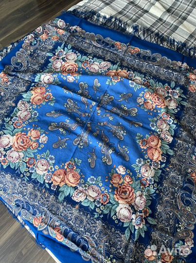 Павлопасадский шерстяной платок