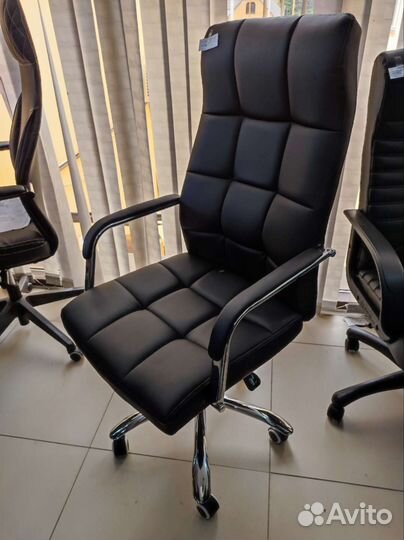 Офисное кресло